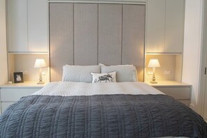 2 bedrooms, Internet, bed sheets - Stunning 2 Bed With Garden in Historic Richmond (Richmond)