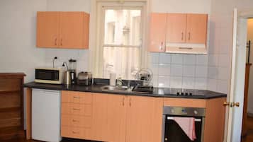 Apartment (1 Bedroom) | Private kitchen | Fridge, microwave, oven, stovetop