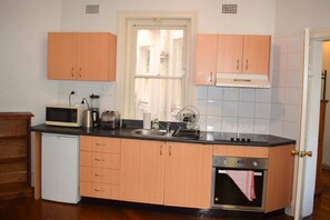 Apartment (1 Bedroom) | Private kitchen | Fridge, microwave, oven, stovetop - Incredible Location One Bedroom Apartment (Potts Point)