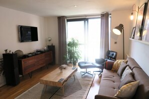 LED TV, stereo - Spacious Homely Flat Next to Cool Ancoats Area (Manchester)