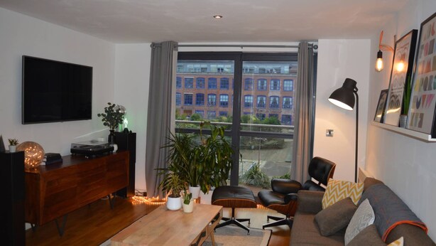 Living room - Spacious Homely Flat Next to Cool Ancoats Area (Manchester)