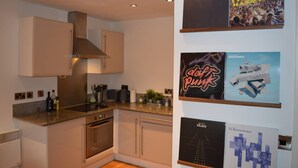 Private kitchen - Spacious Homely Flat Next to Cool Ancoats Area (Manchester)