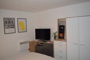 1 chambre, fer et planche à repasser, Wi-Fi gratuit, draps fournis