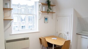 In-room dining - Cosy 1 Bed Flat in Central Dalston Location (London)
