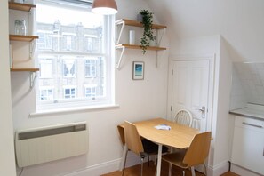 In-room dining - Cosy 1 Bed Flat in Central Dalston Location (London)