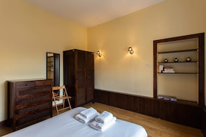 Huoneisto (2 Bedrooms) | 2 makuuhuonetta, silitysrauta/-lauta, ilmainen Wi-Fi, vuodevaatteet