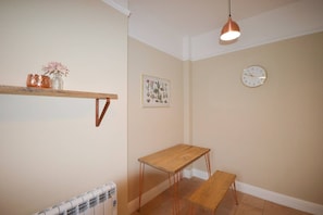 1 slaapkamer, een strijkplank/strijkijzer, gratis wifi, beddengoed