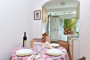 Family Apartment | In-room dining - Family Apartment Budva (Budva)