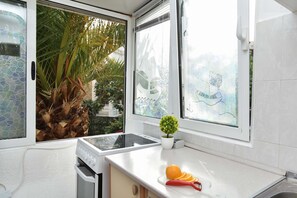 Family Apartment | Private kitchen | Fridge, microwave, oven, stovetop - Family Apartment Budva (Budva)