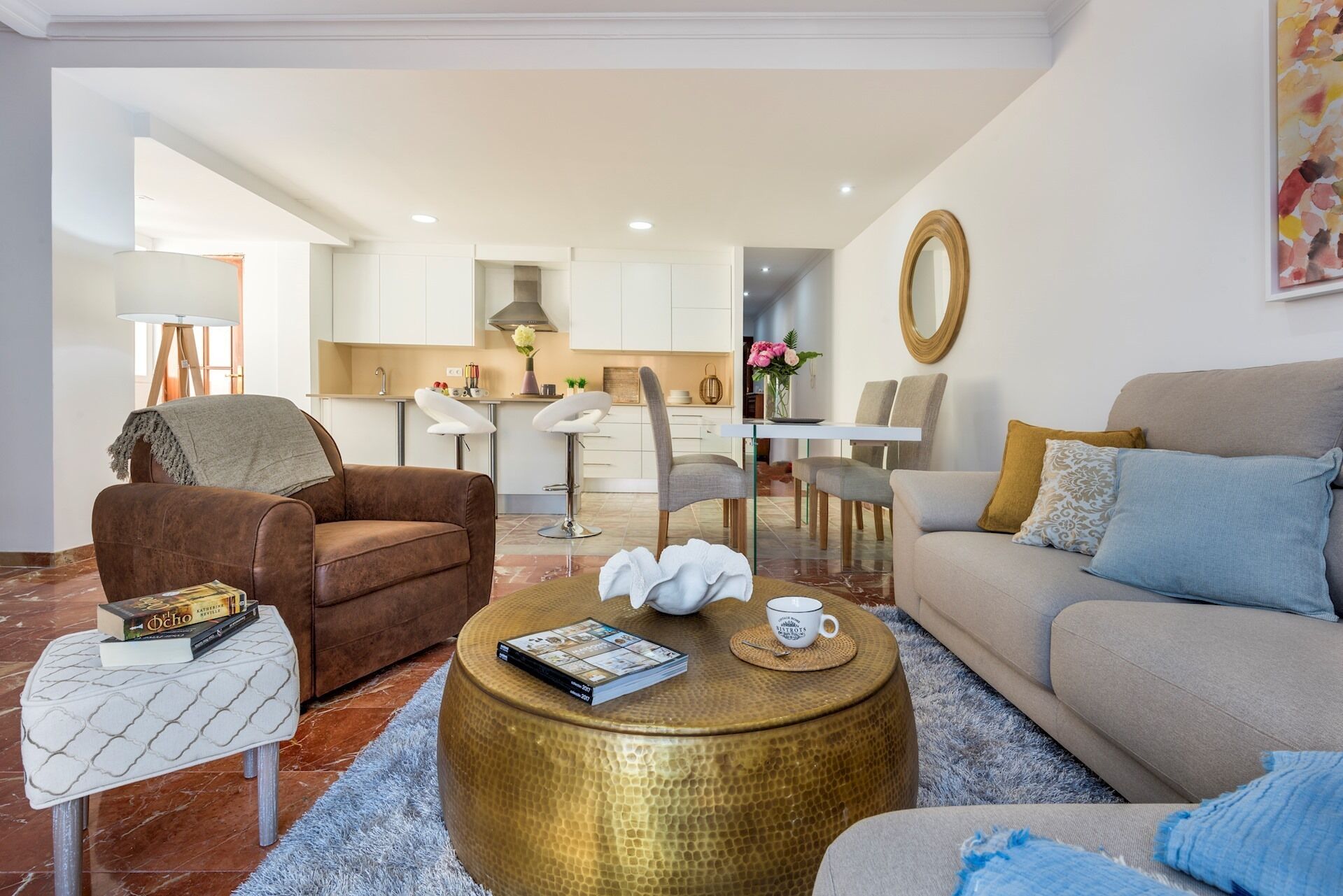 Căn hộ, 4 phòng ngủ | Phòng khách | TV màn hình phẳng 32-inch có truyền hình cáp, TV 