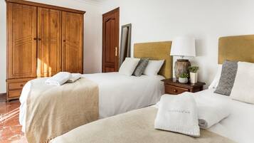 Apartment, 4 Bedrooms | 4 bedrooms, iron/ironing board, free WiFi, bed sheets