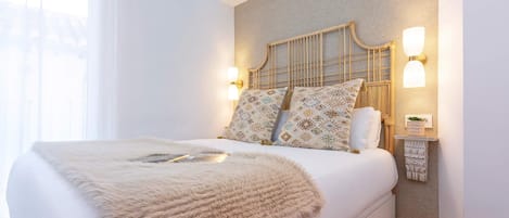Apartment, 2 Bedrooms | 2 bedrooms, iron/ironing board, WiFi (free), bed sheets