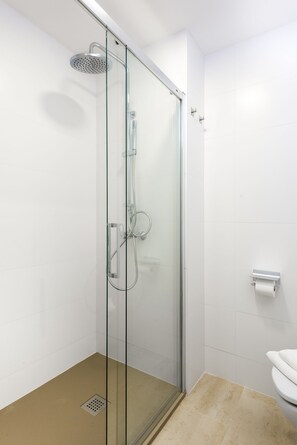 Apartment, 2 Schlafzimmer | Badezimmer | Dusche, Haartrockner, Bidet, Handtücher