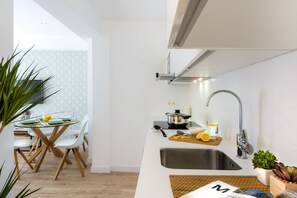 Appartement, 2 chambres | Cuisine privée | Grand réfrigérateur, micro-ondes, plaque de cuisson, lave-vaisselle