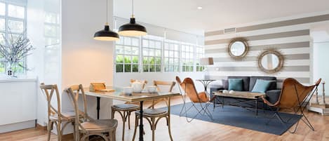 公寓 (1 Bedroom) | 起居區 | 32-吋平面電視、有線頻道、電視