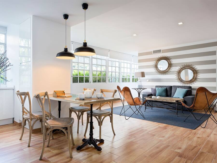 Apartamento (1 Bedroom) | Área de estar | TV de tela plana 32 polegadas com canais a cabo, TV