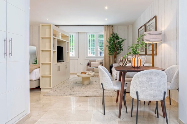 Leilighet (0 Bedroom) | Spiseområde på rommet