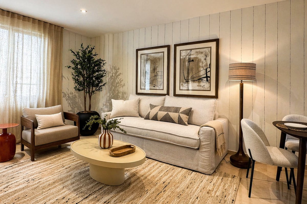 Apartment (0 Bedroom) | Living area | 32-inch flat-screen TV with cable channels, TV