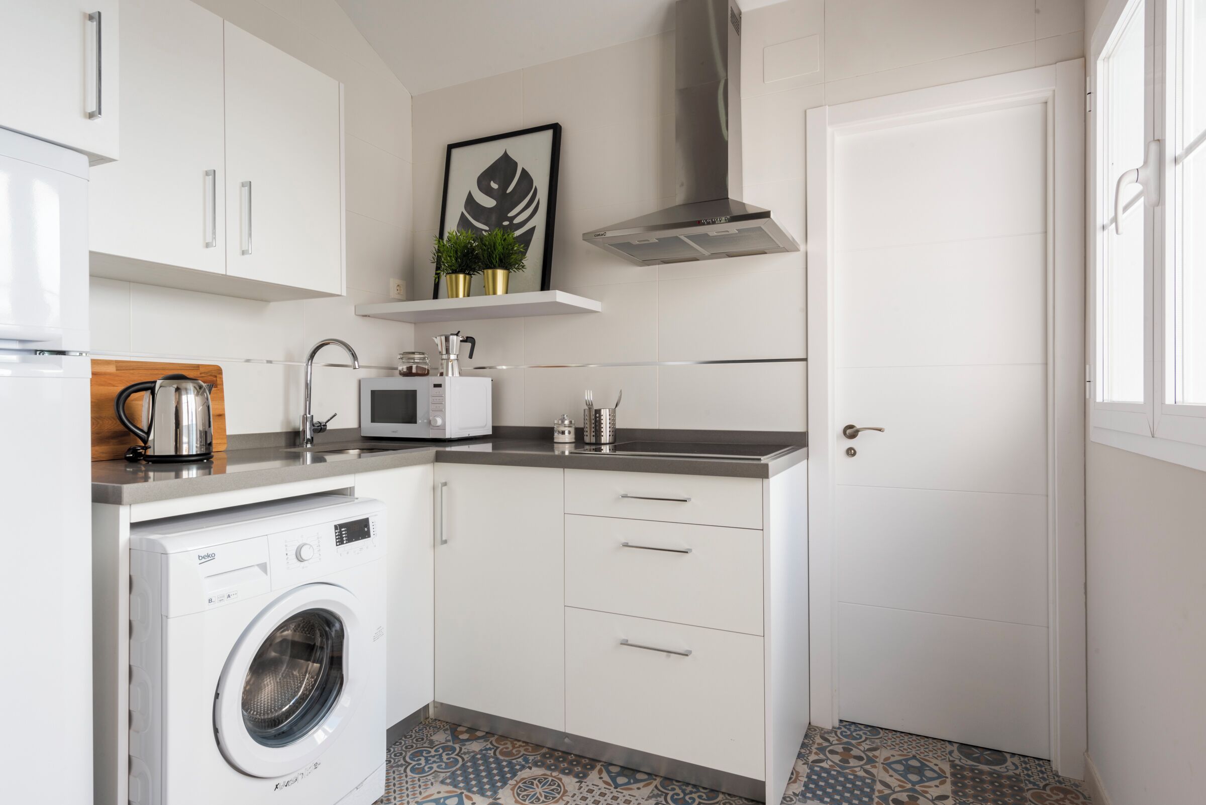 Apartment (2 Bedrooms) | Private kitchen | Full-size fridge, microwave, stovetop, coffee/tea maker