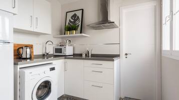 Apartment (2 Bedrooms) | Private kitchen | Full-size fridge, microwave, stovetop, coffee/tea maker