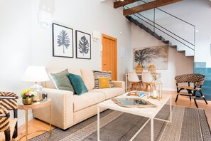 Appartement | Coin séjour | Télévision à écran plat de 32 pouces avec chaînes par câble, télévision