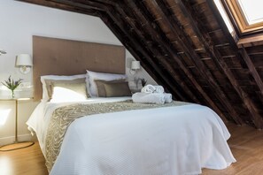 Apartment (2 Bedrooms) | 2 Schlafzimmer, schallisolierte Zimmer, Bügeleisen/Bügelbrett