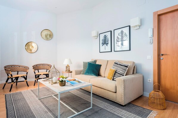 Appartement | Coin séjour | Télévision à écran plat de 32 pouces avec chaînes par câble, télévision