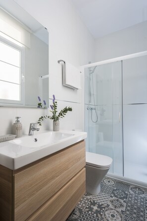 Apartment, 2 Bedrooms | Bathroom | Shower, hair dryer, towels, soap