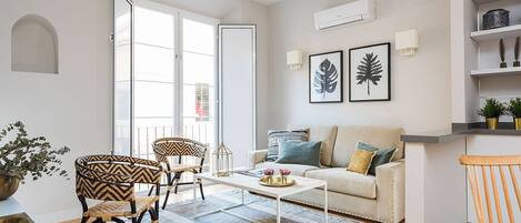 Apartment (2 Bedrooms) | Living area