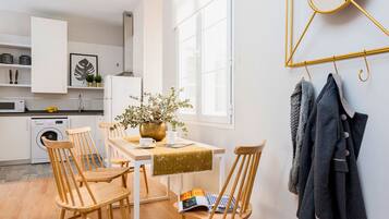 Apartment (2 Bedrooms) | In-room dining