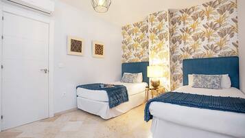 Apartament (4 Bedrooms) | 4 dormitoris, habitacions insonoritzades i planxa i posts de planxar