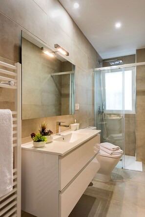 Apartment (4 Bedrooms) | Bathroom - Genteel Home Tablas (Granada)