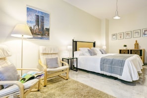 Appartement (1 Bedroom) | 1 chambre, fer et planche à repasser, Wi-Fi gratuit, draps fournis