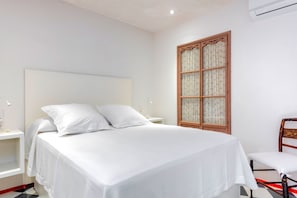 Apartment (4 Bedrooms) | 4 bedrooms, iron/ironing board, free WiFi, bed sheets