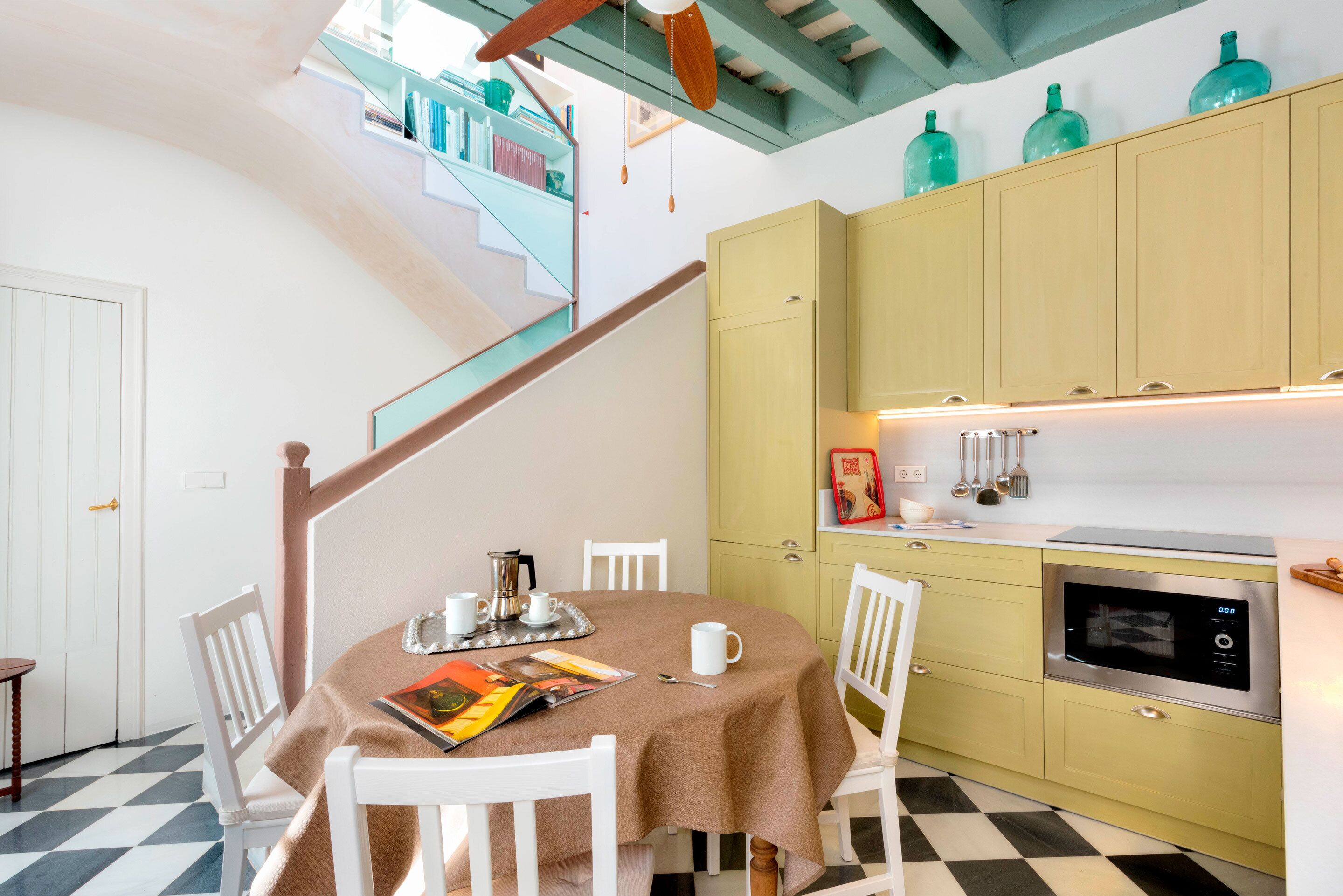 Apartment (4 Bedrooms) | Essbereich im Zimmer