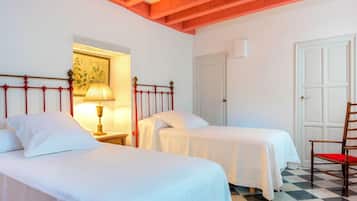 Leilighet (4 Bedrooms) | 4 soverom, strykejern/-brett, wi-fi (inkludert) og sengetøy