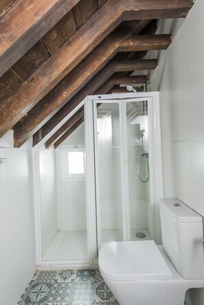 Apartment, 1 Bedroom | Bathroom | Shower, hair dryer, towels, soap