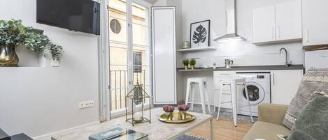 Appartement, 1 chambre | Salle de séjour