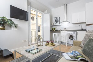 Apartment, 1 Bedroom | Living room