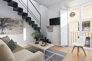 Apartment, 1 Bedroom | Living room | 32-inch TV with cable channels