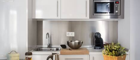 Appartement | Cuisine privée | Grand réfrigérateur, micro-ondes, cafetière/bouilloire