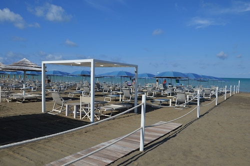 "LIBERIUS" only 200m. from the sea for rent in Marina di Castagneto Carducci