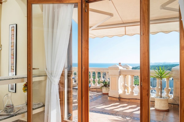 Mastersuite Zugang Sonnenterrasse und Meerblick