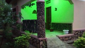 Standard Room | Garden view - Mbara Safari Lodge and Resort (Kasese)