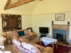 Fernseher, DVD-Player, Bücher, Videothek