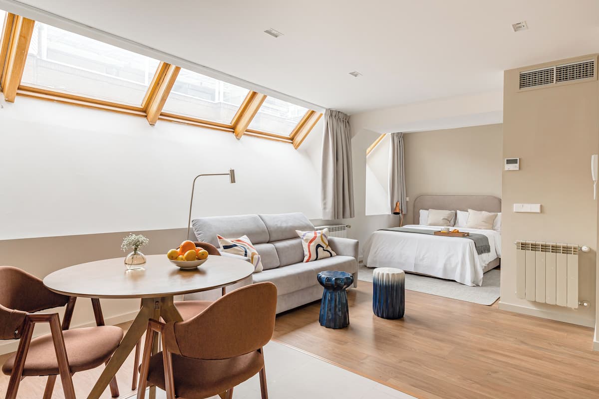Standardpenthouselejlighed | Opholdsområde | Fladskærms-tv
