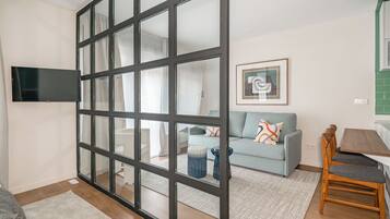 Estúdio superior | Área de estar | TV de tela plana