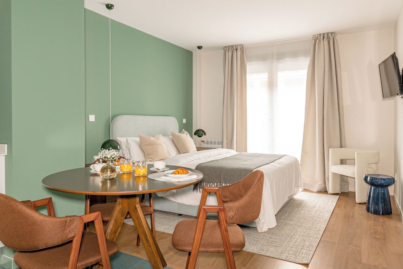 基础开间 | 私人厨房 | 大冰箱、微波炉、烤箱、炉灶