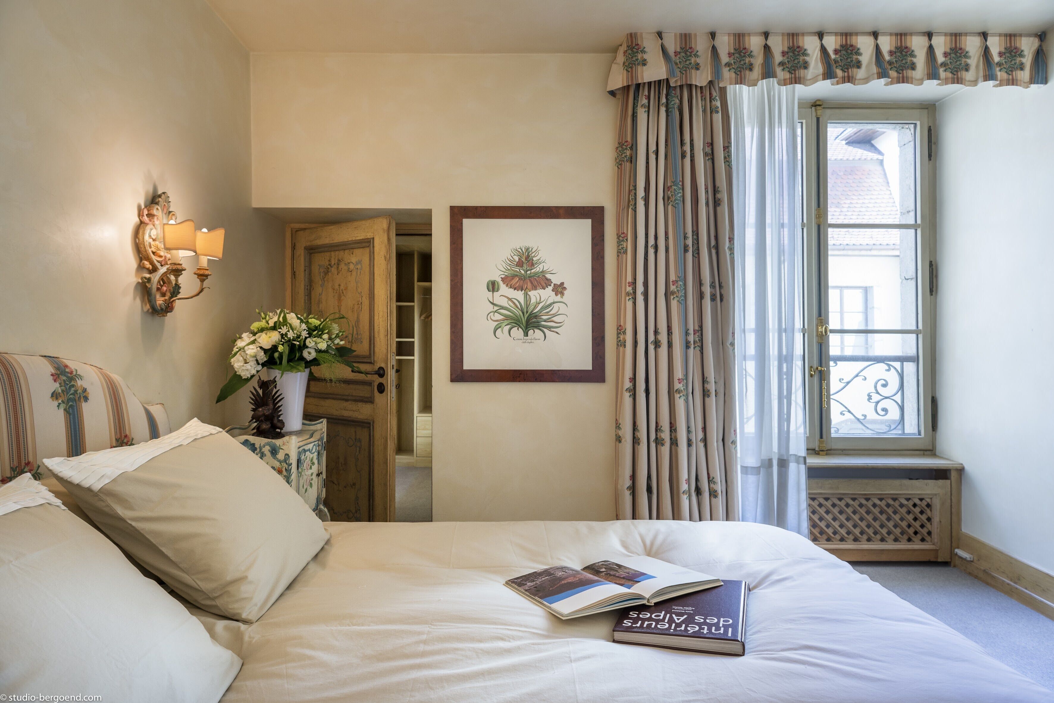 3 habitaciones, tabla de planchar con plancha, cuna de viaje y wifi 