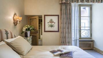 3 habitaciones, tabla de planchar con plancha, cuna de viaje y wifi